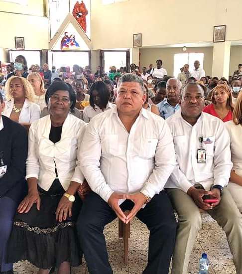 Feligreses en la parroquia durante las patronales de 2022