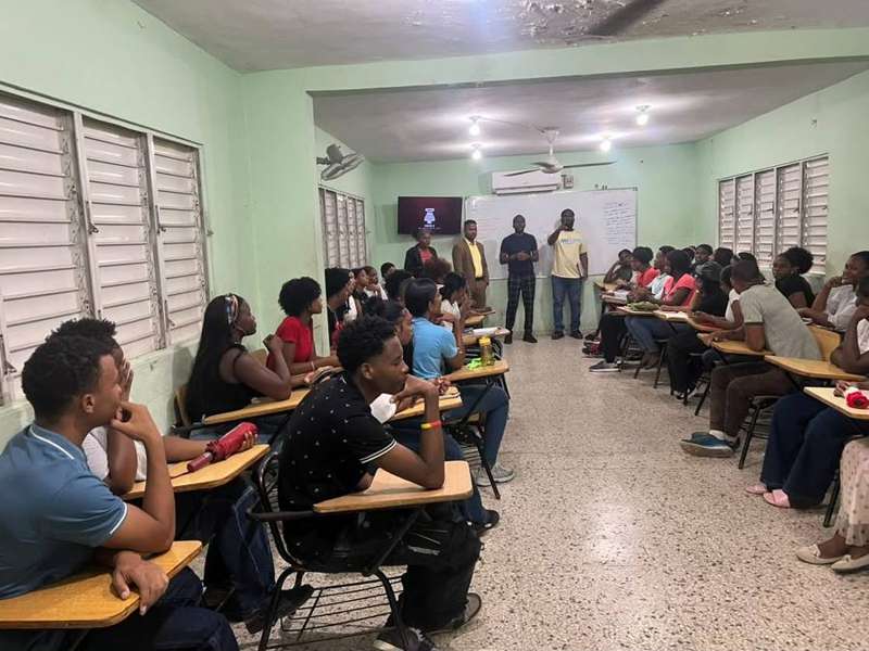 Conversatorio con el supervisor y el coordinador del centro